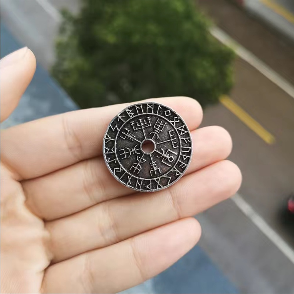 Viking Rune Compass Pendant - Picture 2 of 8